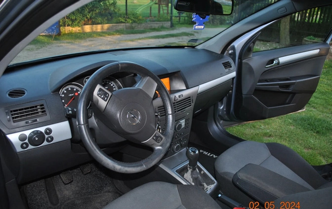 Volkswagen Caravelle cena 91900 przebieg: 193000, rok produkcji 2018 z Nowy Tomyśl małe 301